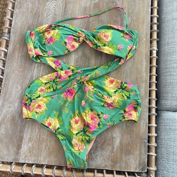 J Crew Swimsuit Size 20 Crisscross cutout bandeau one-piece in rose‎ garden - Picture 2 of 7